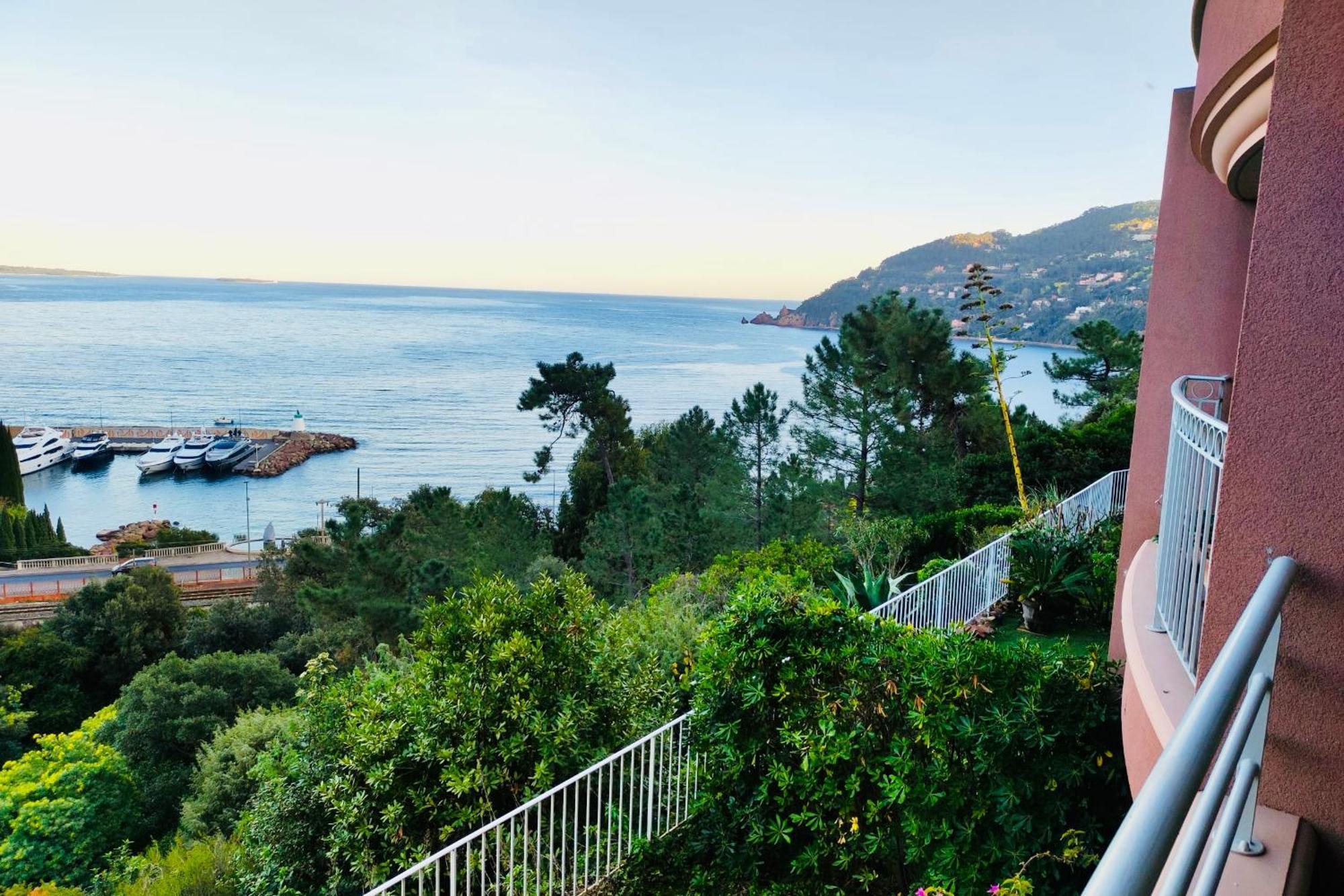 Superbe 3 Pieces Sur La Baie De Theoule Appartement Buitenkant foto